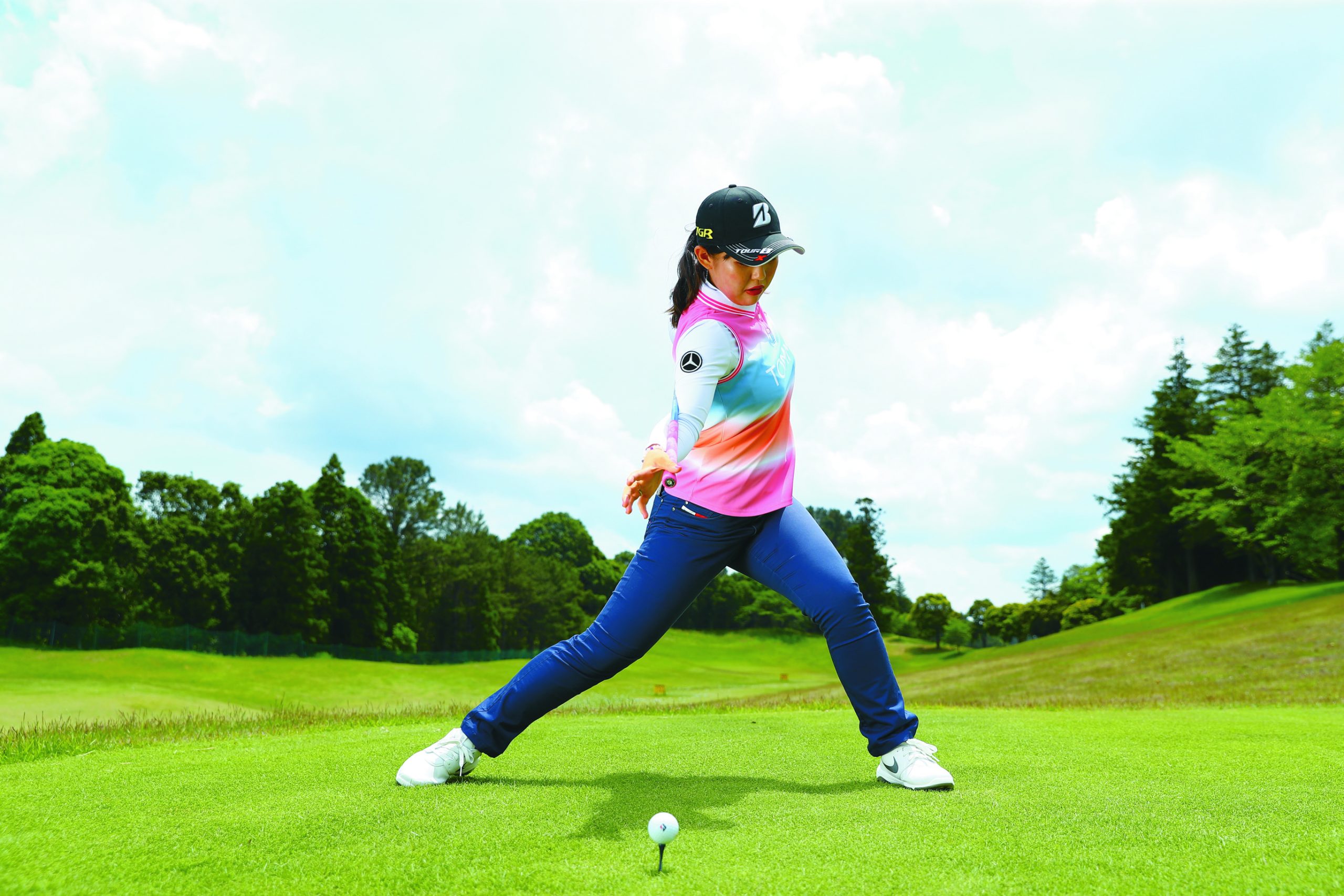 吉田優利プロが女性ゴルファーに教える 下半身リードで10ヤードアップ Regina レジーナ