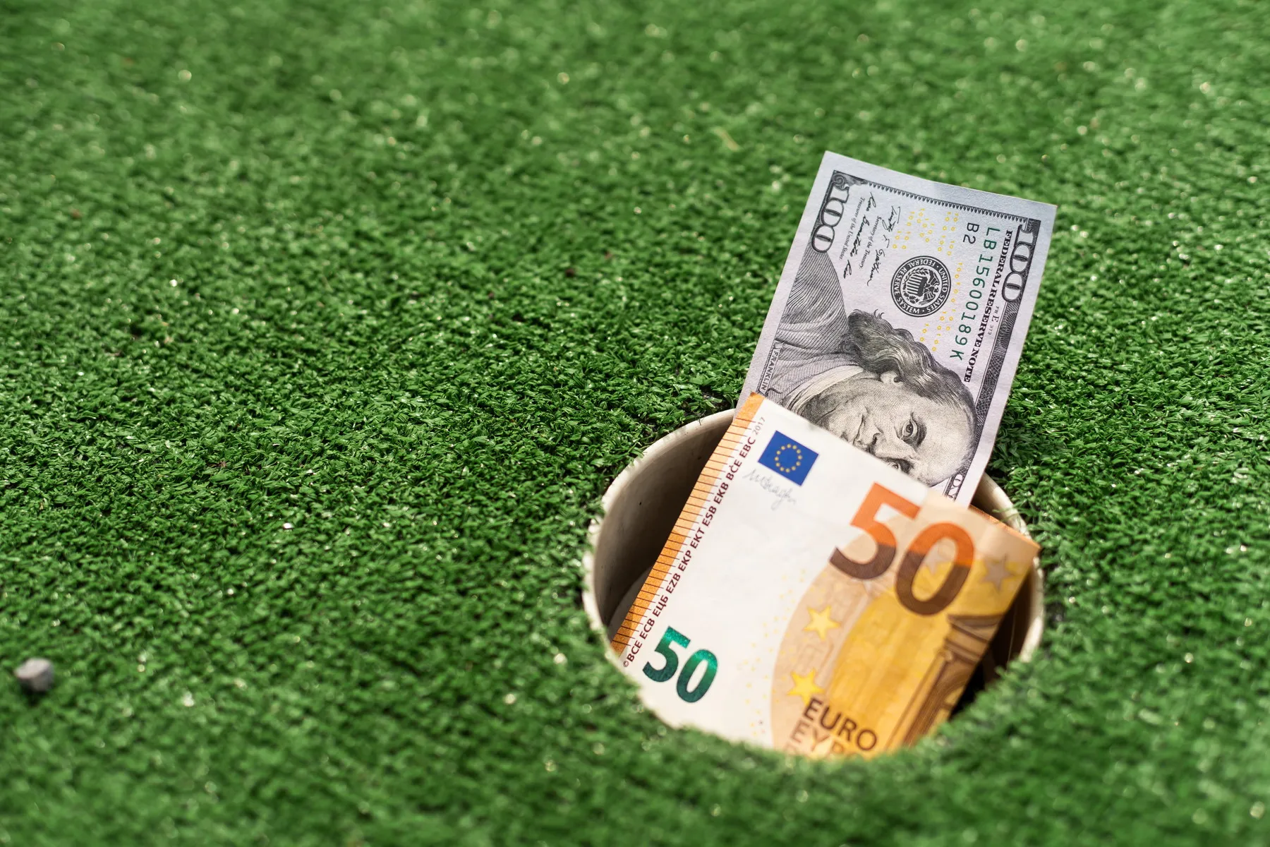 ゴルフにおける“にぎり”とは？ 違法性はあるの？ 元警察官に話を聞いた | Regina（レジーナ）