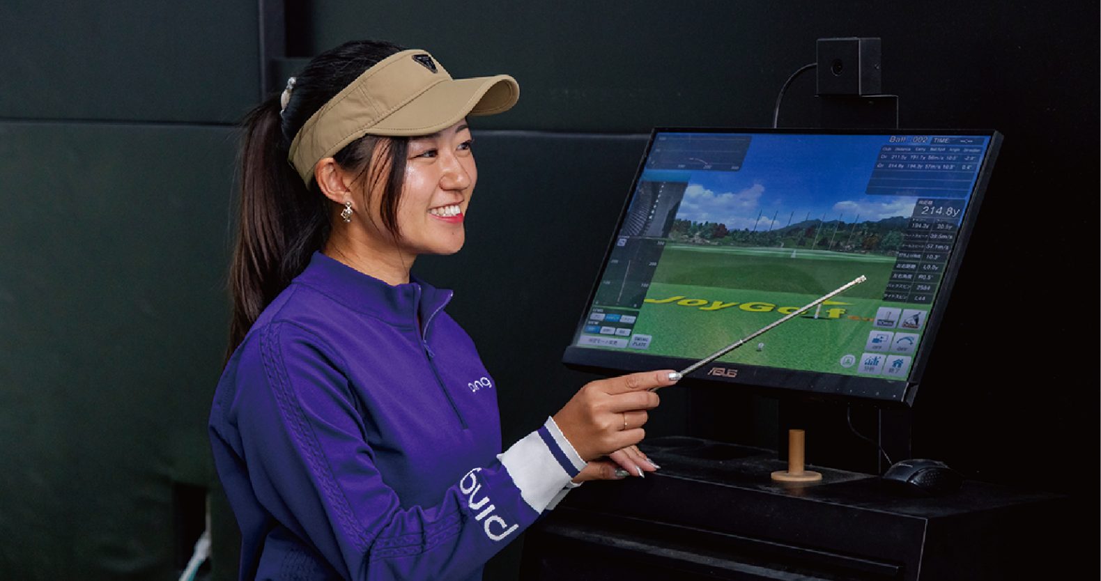 スカー…
いつもの仲間とのラウンドの日は、ちょっと攻めたファッションをカジュアルに楽しんで。主役になるトレンドアイテムを軸にした、今季ならではの着こなしをご紹介。…
試打を有意義にする基本の「き」【違いがわかるオンナになるための試打 Ho…
ゴルフが好きになればなるほど、クラブ選びは特別な時間になります。けれど、クラブ選びの前に行う試打というプロセスに、迷いや不安を抱える女性も少なくありません。今…
ラコステとともに楽しむ秋冬スタイル【ベーシックを今季仕様にアップデート!…
ラコステの秋冬ゴルフコレクションは、防寒性だけでなく装いの美しさも大切にしたい大人の女性ゴルファーにフィット。上質なベーシックを軸に、色・素材・小物の選び方で…
服で遊べる気楽なゴルフの日は、トレンド服投入でとことん今っぽく![パンツ…
いつもの仲間とのラウンドの日は、ちょっと攻めたファッションをカジュアルに楽しんで。主役になるトレンドアイテムを軸にした、今季ならではの着こなしをご紹介。…
ゴルフ=日常の「週1ゴルファー」が押さえておくべき冬の正解ワードローブは…
毎週のようにラウンド機会がある人にとって、ゴルフはもはや日常の一部。ならばコーデも街着と同じように、その日の気分やシチュエーションに合わせ、スマートに…
![